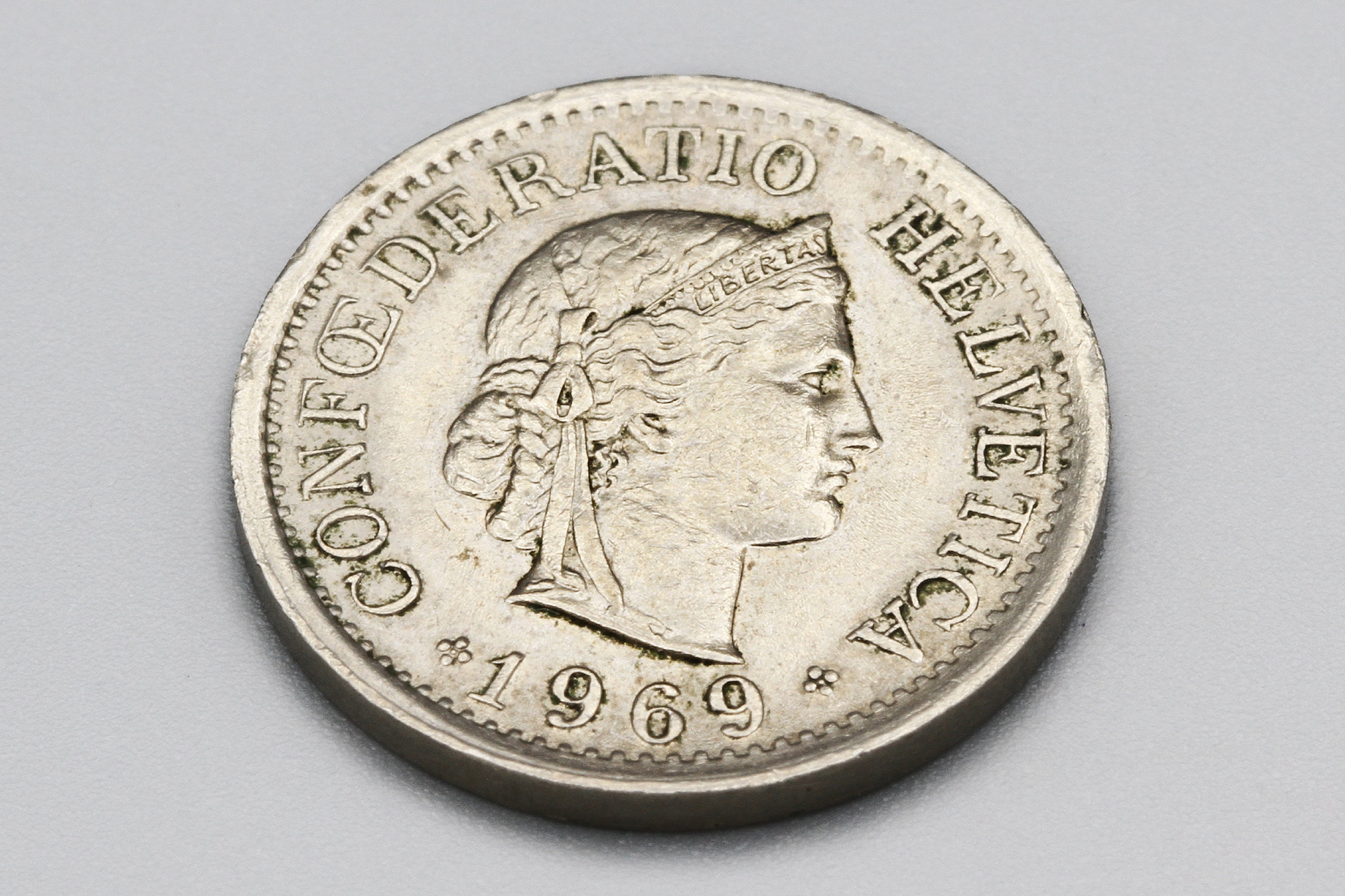 1969 年スイス 10 ラッペン硬貨、旧スイス銅ニッケル硬貨 1969 年スイス 10 ラッペン硬貨、旧スイス銅ニッケル硬貨