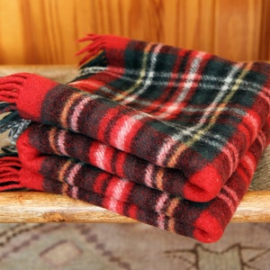 Red Plaid Wool Throw Blanket, Stadium Wool Luxury Deck Blanket, Red Tartan Plaid Fabric, Fluff Loomed Blanket, Vintage Bedroom Accessories