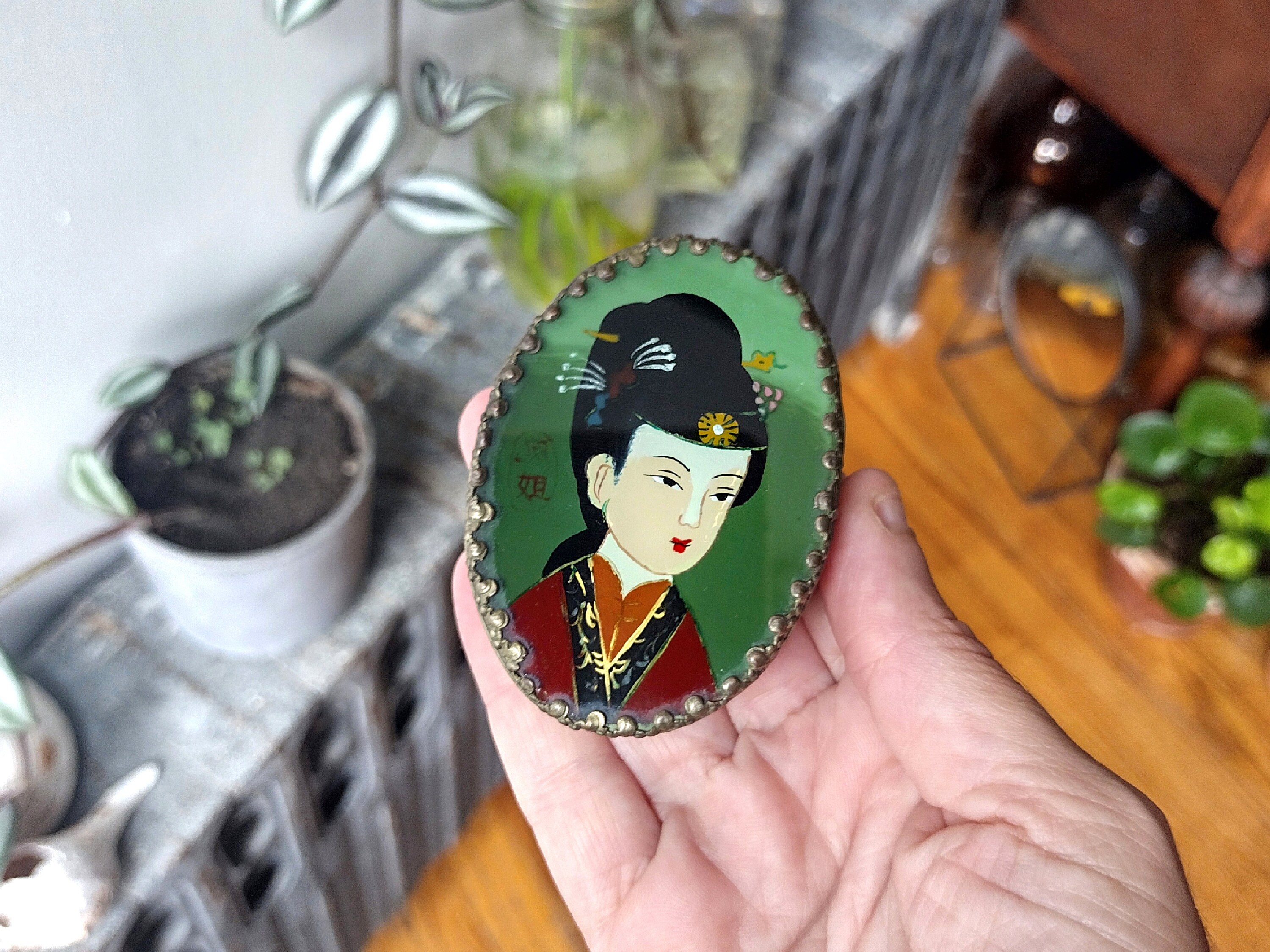 日本美術　純銀 服部製　内唐木　小箱　 岩肌　三桃図　金工小物入れ　重量304g Vintage Japanese Koban Coin Shaped Box Oval Melamine Small