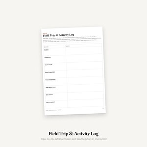 Può includere: Un modulo cartaceo bianco intitolato Field Trip & Activity Log con una tabella per registrare studente, anno scolastico, classe, genitore e ore di attività. Il documento include un testo informativo in alto e il numero di pagina 1/8.
