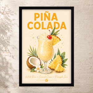 Könnte beinhalten: Ein gerahmter Kunstdruck mit dem Text PIÑA COLADA in großen gelben Buchstaben. Die Illustration zeigt ein Glas mit einem gelben Mixgetränk, garniert mit einer roten Kirsche, Ananasscheiben, Kokosnuss und grünen Blättern, sowie dem Text White Rum, Coconut Cream, Pineapple Juice.