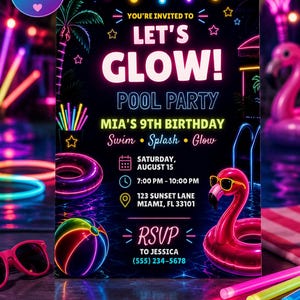 Puede incluir: Una tarjeta de invitación rectangular para fiesta en la piscina con texto estilo neón que dice LET'S GLOW! POOL PARTY, MIA'S 9TH BIRTHDAY y detalles de RSVP. El diseño incluye un flotador de flamenco rosa, una pelota de playa y palmeras sobre agua.