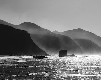 fotografía en blanco y negro, fotografía de montañas costeras, impresión de arte de la naturaleza, arte de paisaje marino de California, arte de pared grande "Blind Beach Coast"