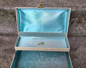 Vintage Jewelry Box 1960s Jewelry Box With Key Ivory Vinyl Jewelry Box Vintage Jewelry Storage 1 Tier Small Jewelry Boxes Vintage Vanity