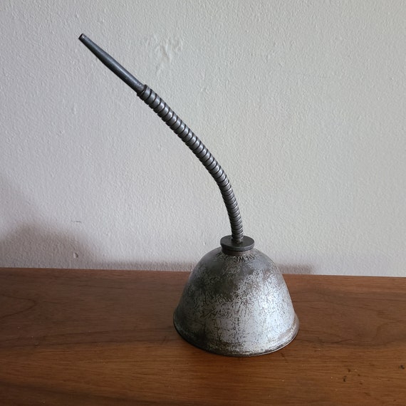 Vintage Oil Can 1930's Oil Can 1940s Minneapolis Plews-gem MFG Co Vintage Oil Can 1930's Oil Can 1940s Minneapolis Plews-gem MFG Co