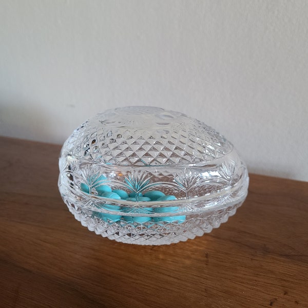 Vintage Glass Egg Candy Dish 1970s Avon Egg Dish With Lid Candy Bowls Glass Egg Shaped Trinket Dish Mother's Day Avon Dish 70s Easter