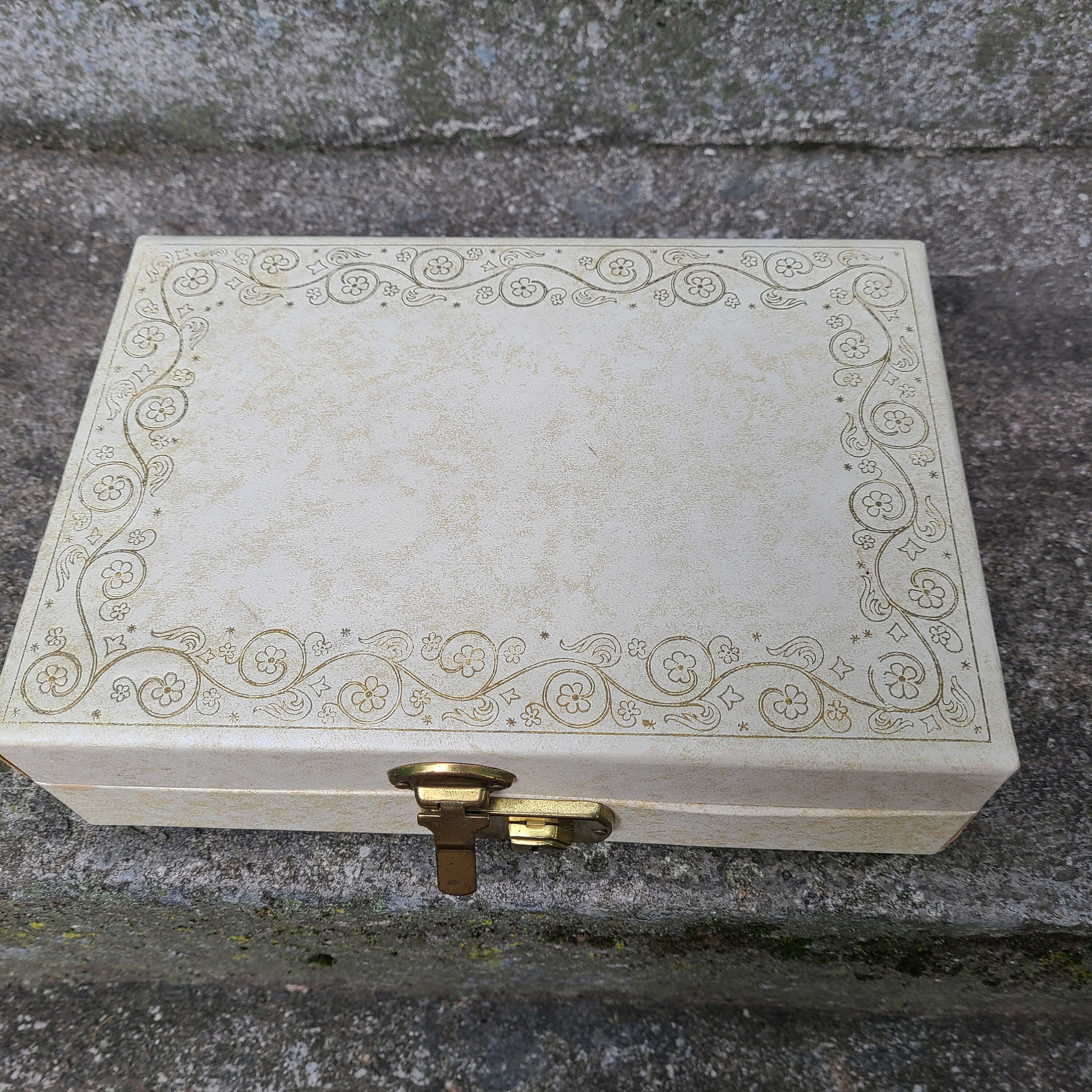 Vintage Jewelry Box 1960s Jewelry Box With Key Ivory Vinyl Jewelry 