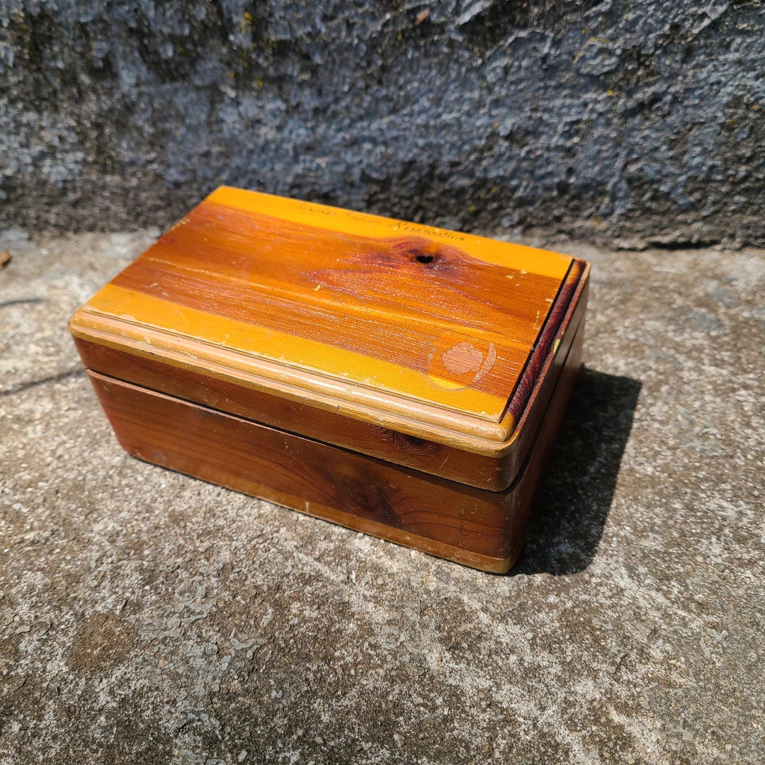 Vintage Wood Trinket Box 50s Souvenir Box Cherokee Indian Reservation Wooden Box Old Wood Box