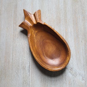 Vintage Monkey Pod Pineapple Bowl 1960s Wooden Trinket Bowl 1970s Wood Carved Pineapple Bowl Hawaiian Decor Small Wood Bowl Tropical Bowl