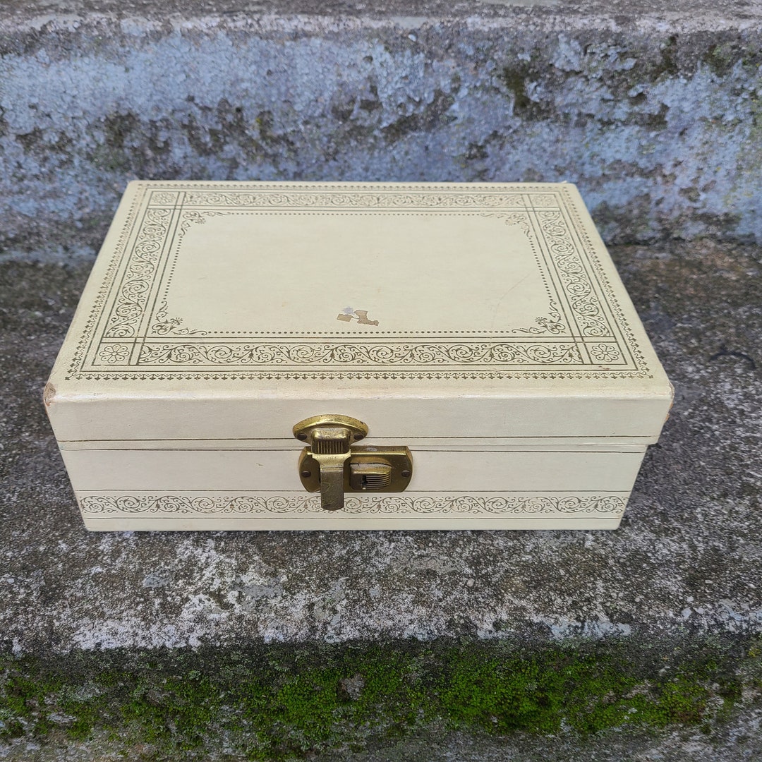 Vintage Jewelry Box 1960s Jewelry Box Ivory Vinyl Jewelry Box Vintage