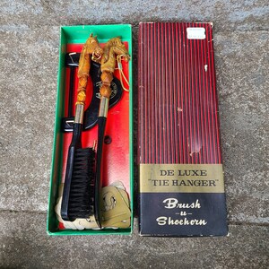 Vintage De Luxe Tie Hanger Brush and Shoehorn 1970s Tie Hanger 70s Shoehorn Horse Themed Shoe Brush and Shoehorn Vtg Tie Hanger