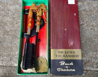 Vintage De Luxe Tie Hanger Brush and Shoehorn 1970s Tie Hanger 70s Shoehorn Horse Themed Shoe Brush and Shoehorn Vtg Tie Hanger