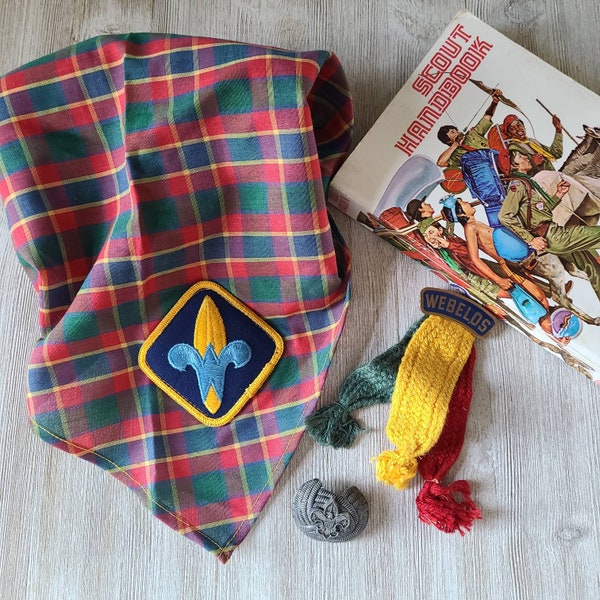 Vintage Boy Scout Handbook Webelos Pin and Scarf Boyscout Emblem Neckercheif Clip Vintage Boyscouting 1970's Boyscout Book Vtg Scouting