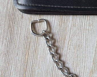 LEVI’S VINTAGE CLOTHING CHAIN WALLET Levi's Black Trifold Wallet Chain Black Snap Closure Trucker