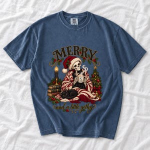 Готично-уютный скелет в колпаке «Merry and a Little Gothy»