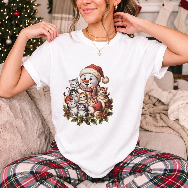 Comfort Colors Snowman Cats Christmas Shirt, Retro Snowman Kitten Tee, Christmas Cat Lover T-shirt, Cat Mom Holiday Shirt, Winter Cat Tee