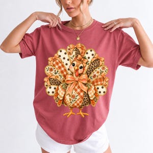 Turkey with patchwork fabric tail feathers decorated with bows on a cream and polka-dot stripe background