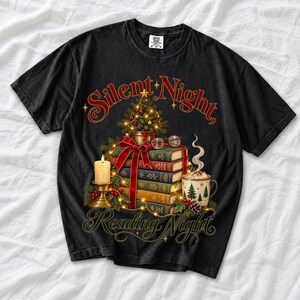 Стопка рождественских книг «Silent Night, Reading Night»