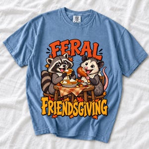 «Feral Friendsgiving» — енот и опоссум за столом