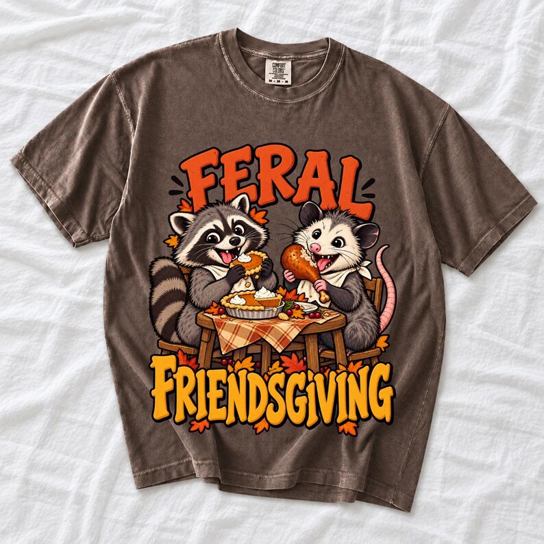 «Feral Friendsgiving» — енот и опоссум за столом