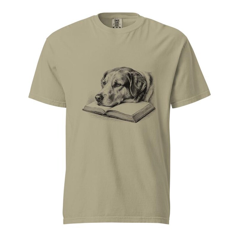 Maglietta per cani che leggono libri, maglietta per mamme di cani appassionate di libri, maglietta Comfort Colors per amanti dei cani, maglietta retrò per cani con libri, maglietta per papà di cani che leggono immagine 3