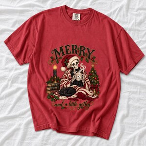 Готично-уютный скелет в колпаке «Merry and a Little Gothy»