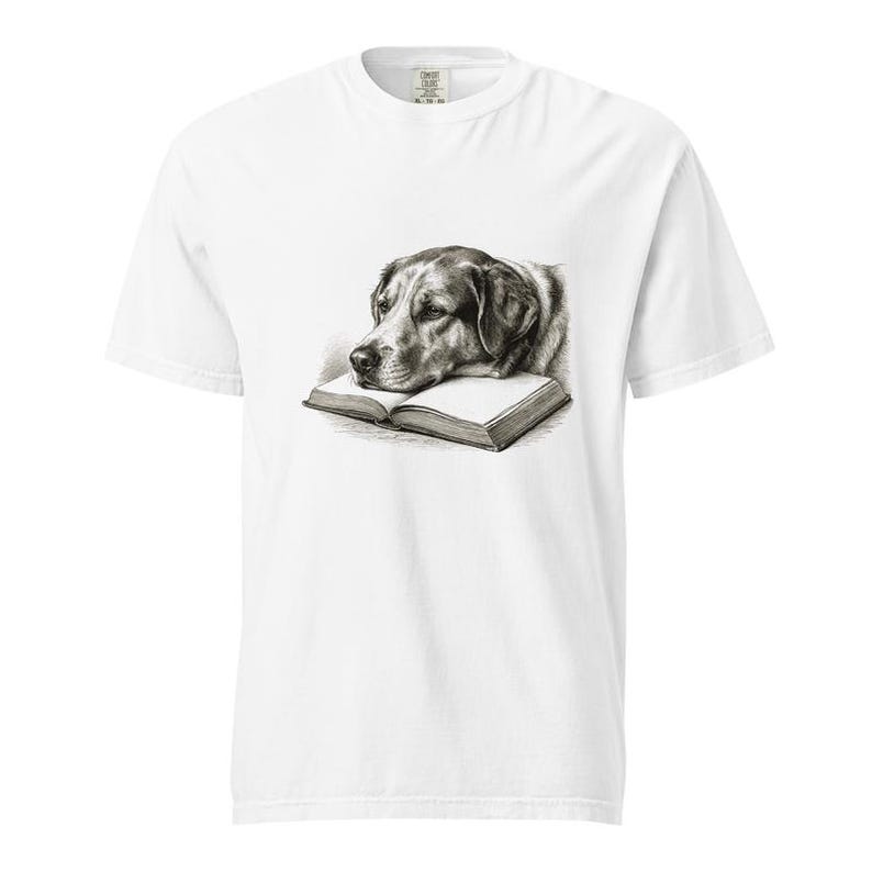 Maglietta per cani che leggono libri, maglietta per mamme di cani appassionate di libri, maglietta Comfort Colors per amanti dei cani, maglietta retrò per cani con libri, maglietta per papà di cani che leggono immagine 5