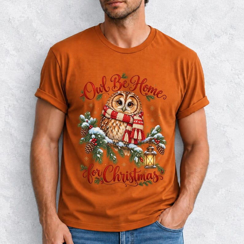Сова в вязаном шарфе в снегу «Owl Be Home for Christmas»