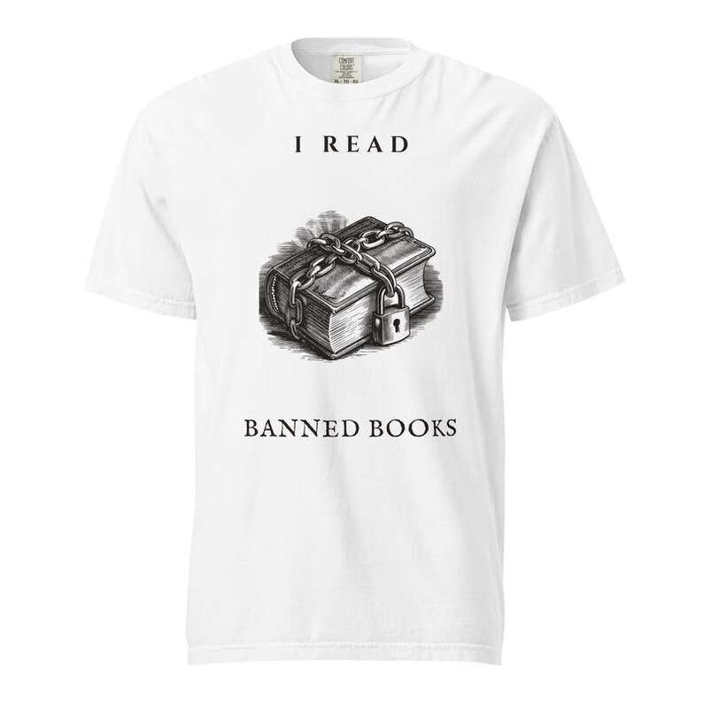 Camiseta de Libros Prohibidos, Camiseta "Leo Libros Prohibidos", Camiseta Comfort Colors para Amantes de los Libros, Camiseta de Bibliotecario con Libros Prohibidos imagen 6