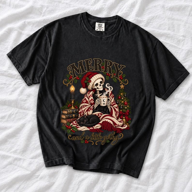 Готично-уютный скелет в колпаке «Merry and a Little Gothy»