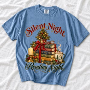 Стопка рождественских книг «Silent Night, Reading Night»