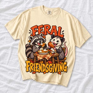 «Feral Friendsgiving» — енот и опоссум за столом