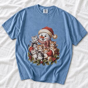 Comfort Colors Snowman Cats Christmas Shirt, Retro Snowman Kitten Tee, Christmas Cat Lover T-shirt, Cat Mom Holiday Shirt, Winter Cat Tee