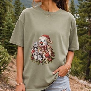 Comfort Colors Snowman Cats Christmas Shirt, Retro Snowman Kitten Tee, Christmas Cat Lover T-shirt, Cat Mom Holiday Shirt, Winter Cat Tee