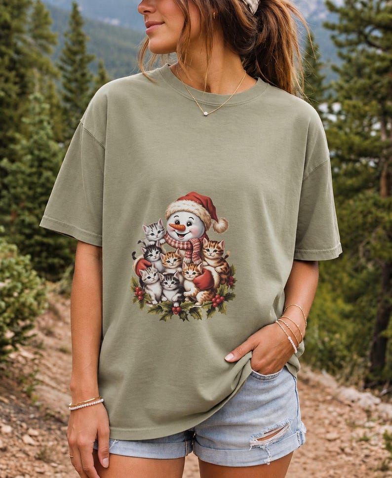 Comfort Colors Snowman Cats Christmas Shirt, Retro Snowman Kitten Tee, Christmas Cat Lover T-shirt, Cat Mom Holiday Shirt, Winter Cat Tee
