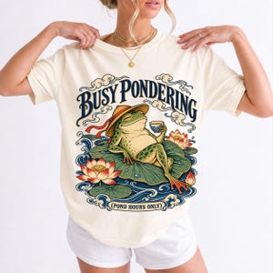 Лягушка «Busy Pondering (Pond Hours Only)»
