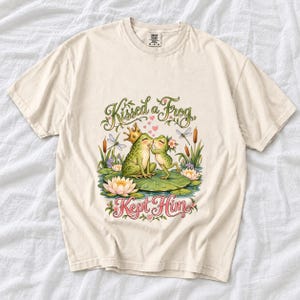 Comfort Colors Frog Couple Shirt, Kissed a Frog Kept Him Tee, Funny Frog Prince T-shirt, Cottagecore Frog Love Shirt, Women Frog Tee