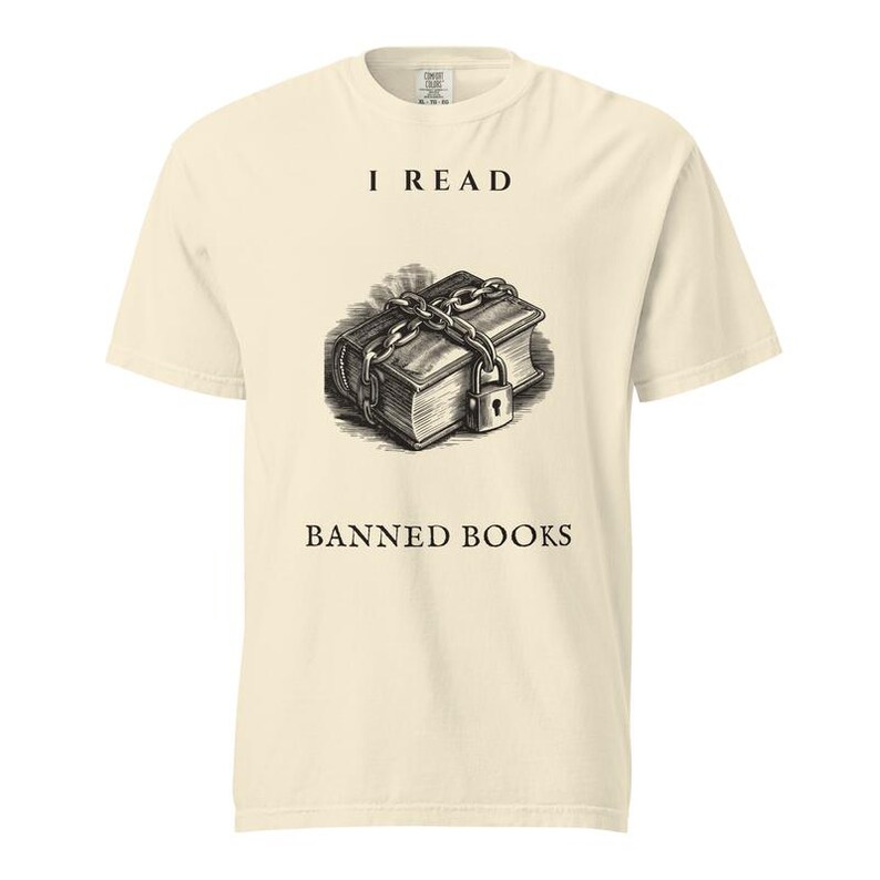 Camiseta de Libros Prohibidos, Camiseta "Leo Libros Prohibidos", Camiseta Comfort Colors para Amantes de los Libros, Camiseta de Bibliotecario con Libros Prohibidos imagen 5