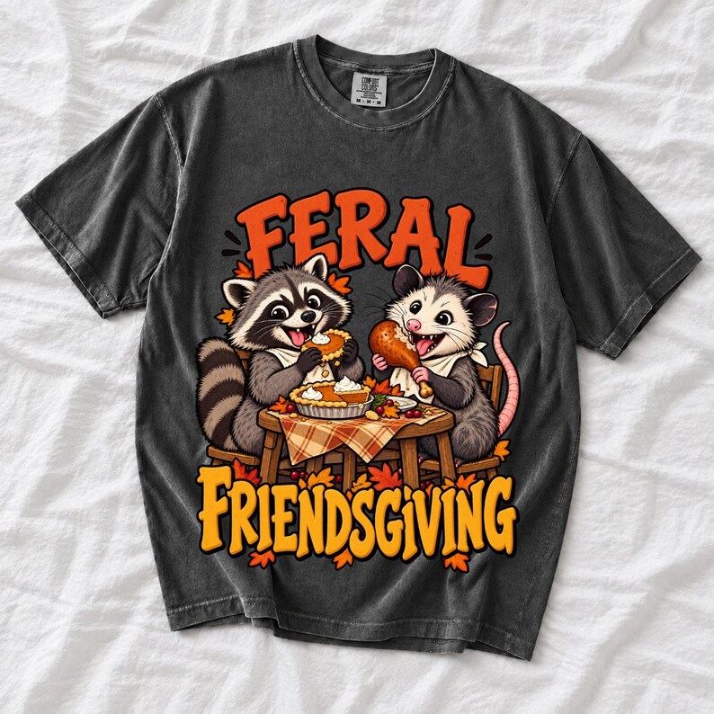 «Feral Friendsgiving» — енот и опоссум за столом