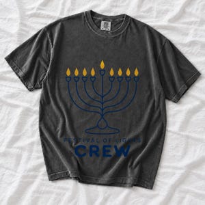 «Festival of Lights Crew» — семейный минимализм