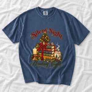 Стопка рождественских книг «Silent Night, Reading Night»