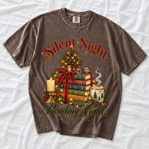 Стопка рождественских книг «Silent Night, Reading Night»