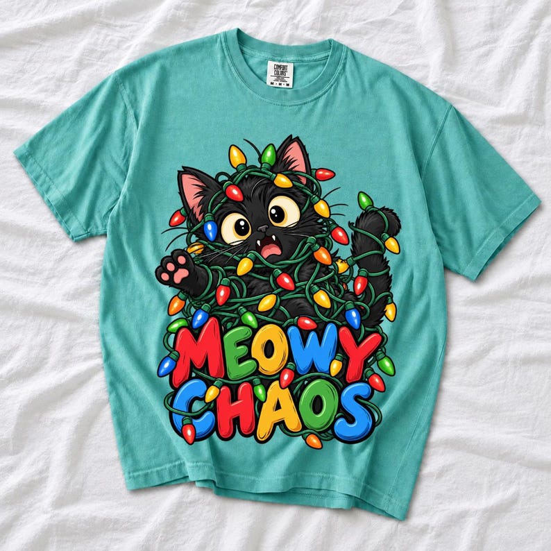 Чёрный кот в гирлянде «Meowy Chaos»