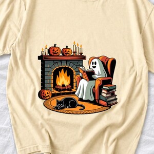 T-Shirt mit Büchergeist, Lesegeist-T-Shirt, Geister-T-Shirt für Bücherliebhaber, Herbst-Lesegeist-T-Shirt, Comfort Colors Geister-T-Shirt