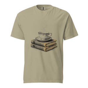 Camiseta de té y libros, camiseta estilo cottagecore para amantes del té, camiseta Comfort Colors para amantes de los libros con diseño de taza de té, camiseta para amantes de los libros imagen 3