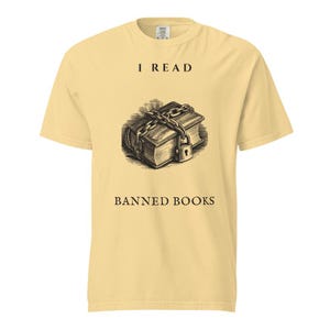 Camiseta de Libros Prohibidos, Camiseta "Leo Libros Prohibidos", Camiseta Comfort Colors para Amantes de los Libros, Camiseta de Bibliotecario con Libros Prohibidos imagen 4