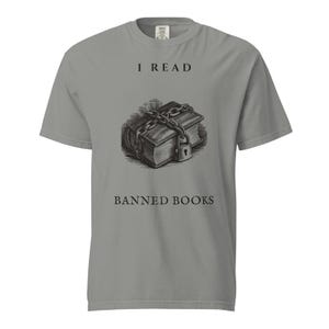 Camiseta de Libros Prohibidos, Camiseta "Leo Libros Prohibidos", Camiseta Comfort Colors para Amantes de los Libros, Camiseta de Bibliotecario con Libros Prohibidos imagen 3