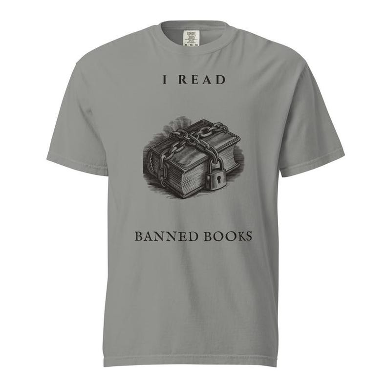 Camiseta de Libros Prohibidos, Camiseta "Leo Libros Prohibidos", Camiseta Comfort Colors para Amantes de los Libros, Camiseta de Bibliotecario con Libros Prohibidos imagen 3