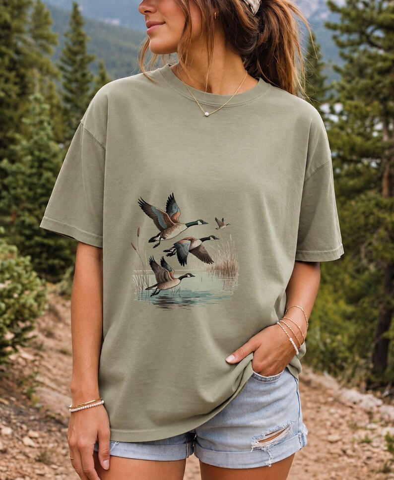 Comfort Colors Canada Goose Shirt, Retro Wild Geese Tee, Geese Pond Winter T-shirt, Waterfowl Hunting Shirt Gift, Goose Lover Tee