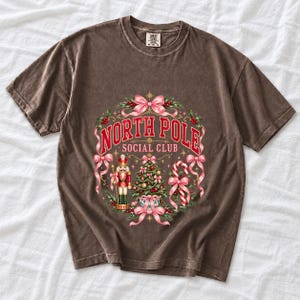 «North Pole Social Club» — whimsical preppy с бантами